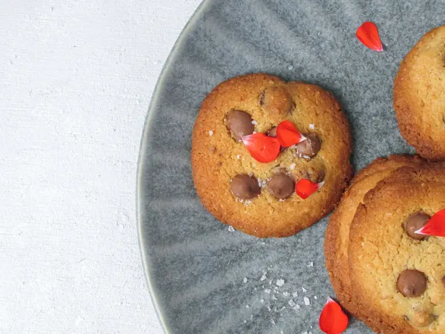 Chocolate Chip Macadamia Cookies