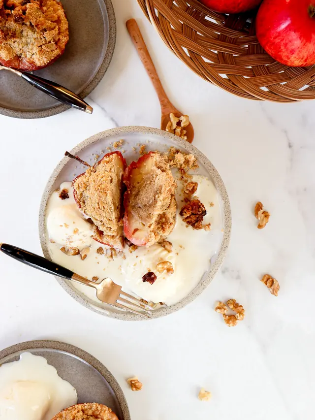 Apple Crisp Stuffed Apples