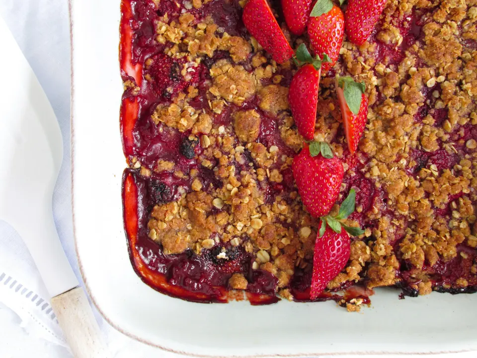 strawberry ginger crumble