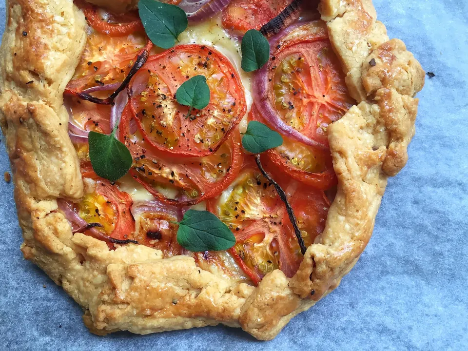 tomato & red onion galette