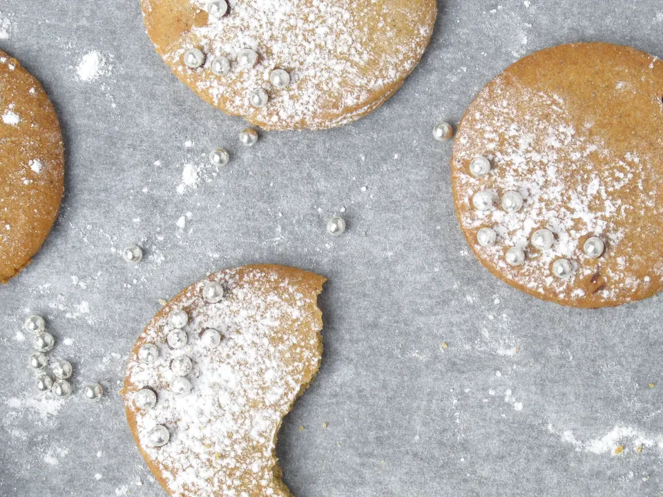 gingerbread maple cookies