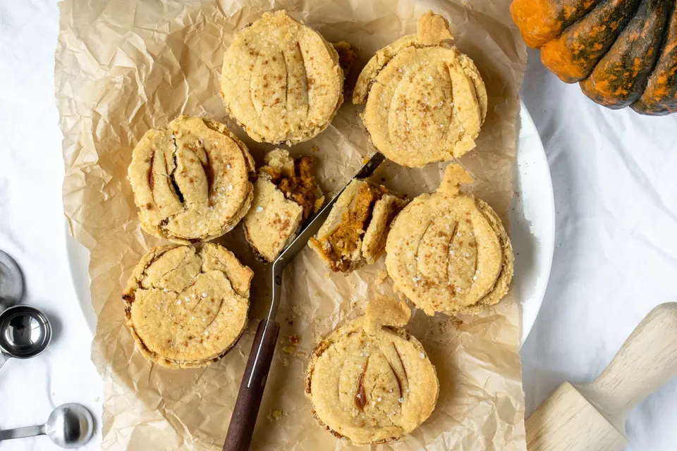 mini pumpkin pies