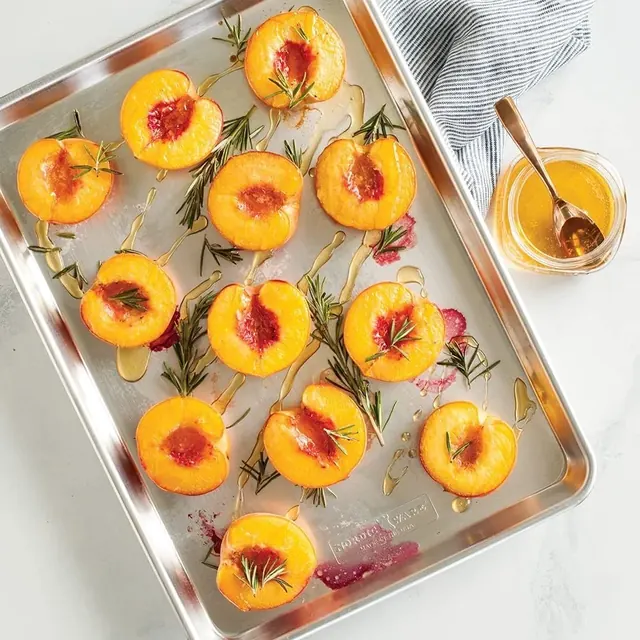 Which One is Best? Aluminum vs Stainless Steel Baking Sheet